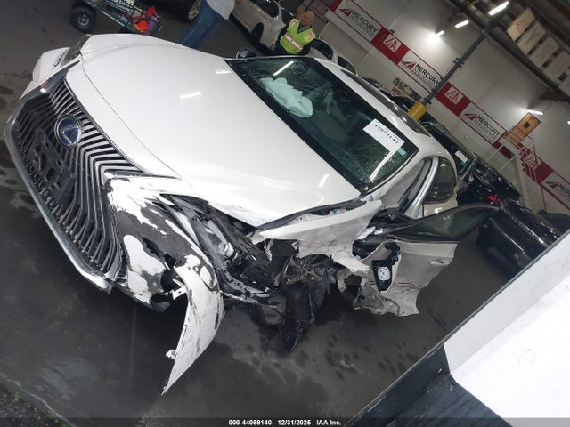 58ADA1C15MU003701 Lexus ES 300H