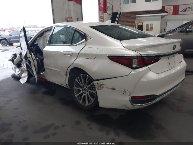 58ADA1C15MU003701 Lexus ES 300H