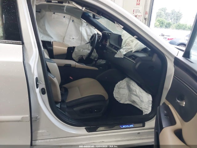 58ADA1C15MU003701 Lexus ES 300H