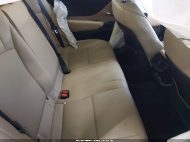 58ADA1C15MU003701 Lexus ES 300H
