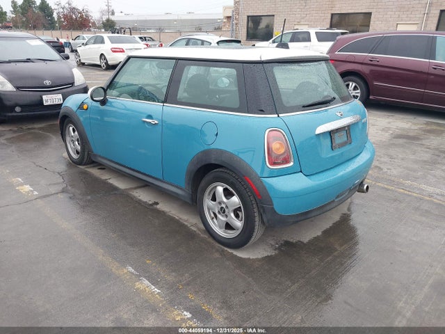 2009 MINI COOPER WMWMF33529TT68486 Photo 2