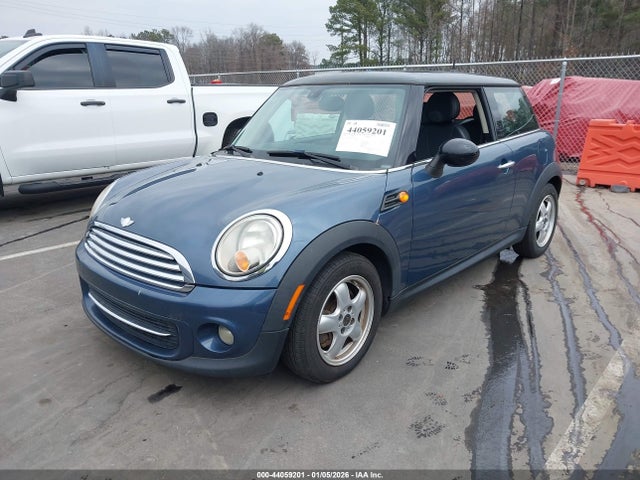2011 MINI COOPER WMWSU3C54BT181947 Photo 1