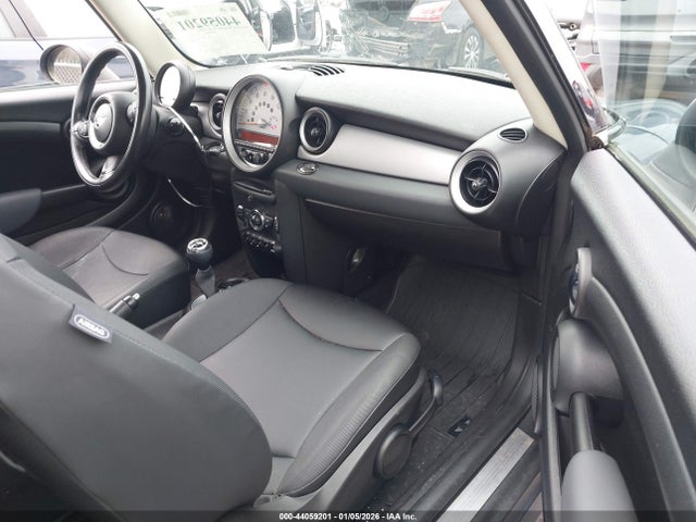2011 MINI COOPER WMWSU3C54BT181947 Photo 4