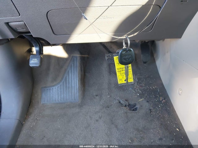 2012 Toyota Sienna Xle V6 8 Passenger მანქანა იყიდება აუქციონზე, vin: 5TDYK3DC9CS182673, აუქციონის ნომერი: 44059224