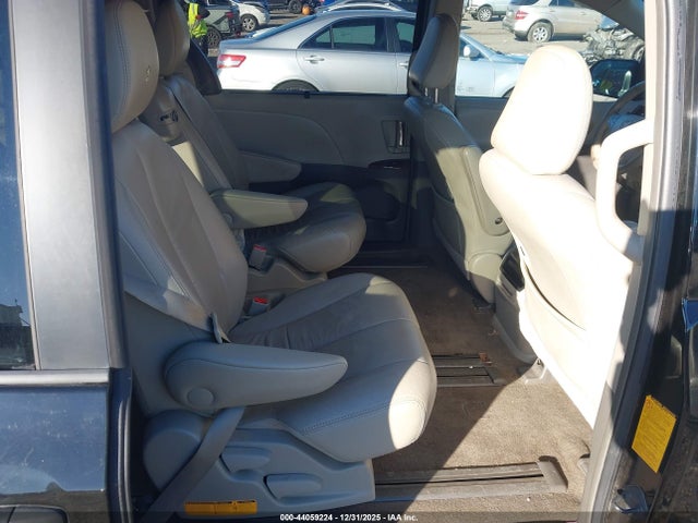 2012 Toyota Sienna Xle V6 8 Passenger მანქანა იყიდება აუქციონზე, vin: 5TDYK3DC9CS182673, აუქციონის ნომერი: 44059224