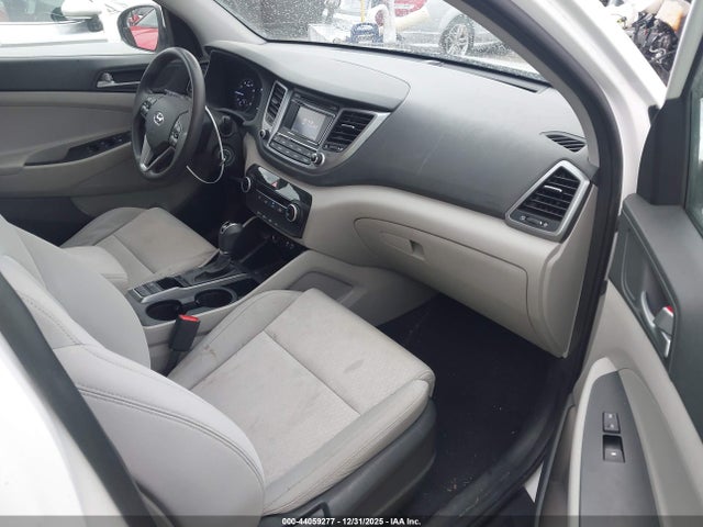 KM8J23A44HU515844 Hyundai TUCSON SE