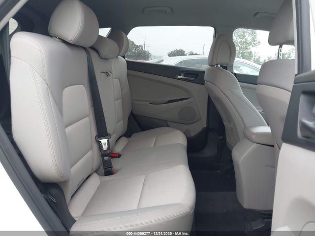 KM8J23A44HU515844 Hyundai TUCSON SE