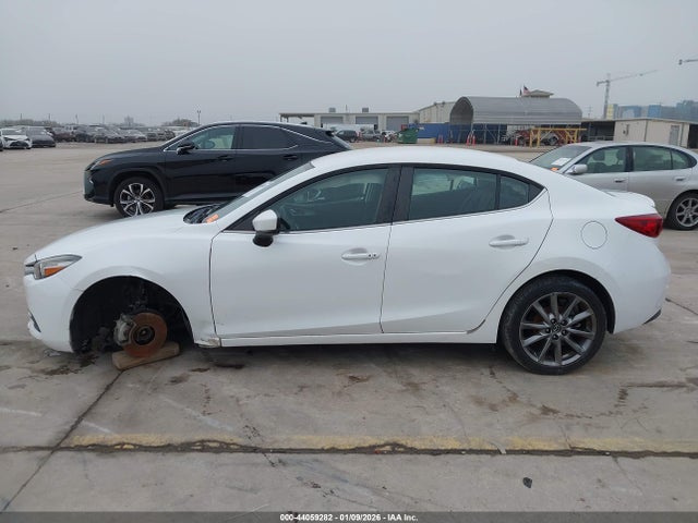 3MZBN1V3XJM159669 Mazda Mazda3 Touring