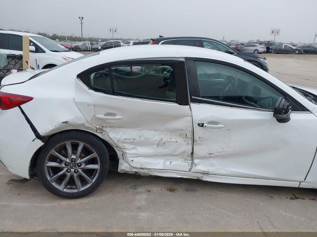 3MZBN1V3XJM159669 Mazda Mazda3 Touring