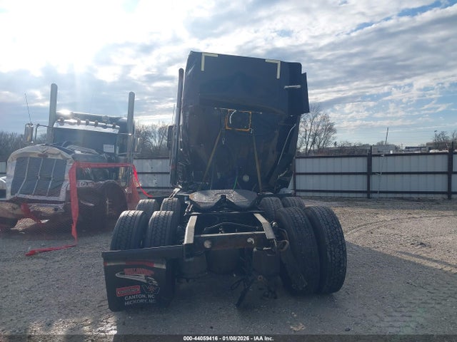 3ALXFBCGXGDHJ1859 Freightliner Conventional Coronado 132