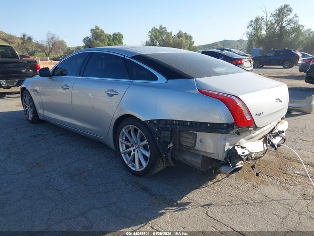 2012 JAGUAR XJ SAJWA2GB1CLV34459 Photo 2
