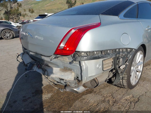 2012 JAGUAR XJ SAJWA2GB1CLV34459 Photo 5