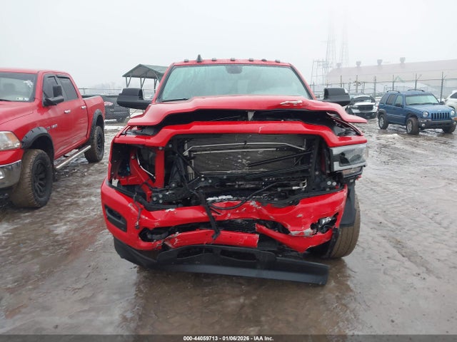 3C6UR5NL4NG282323 RAM 2500 Laramie 4x4 6&#039;4 Box