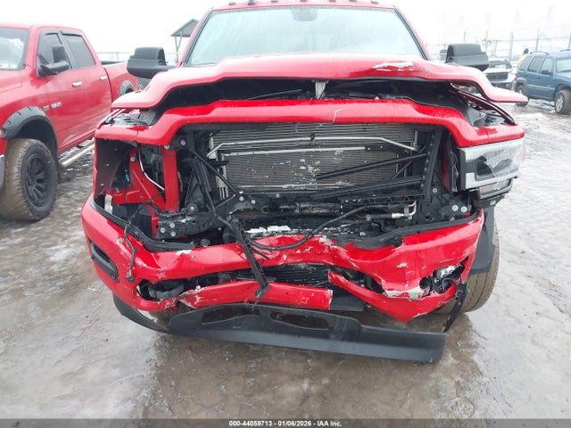 3C6UR5NL4NG282323 RAM 2500 Laramie 4x4 6&#039;4 Box