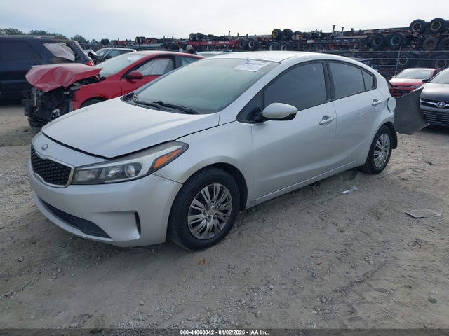 KIA FORTE LX 2017 3KPFK4A77HE041560 Image 2