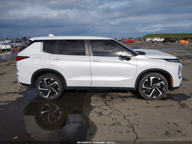 JA4J3UA83PZ056960 Mitsubishi Outlander Se 2.5 2wd