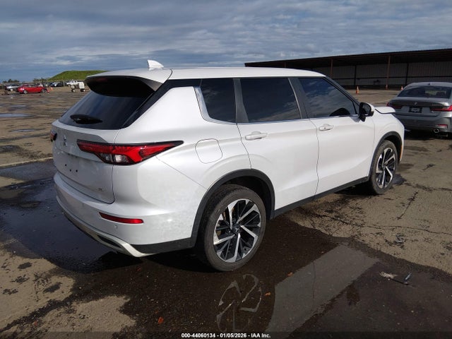 2023 MITSUBISHI OUTLANDER JA4J3UA83PZ056960 Photo 3