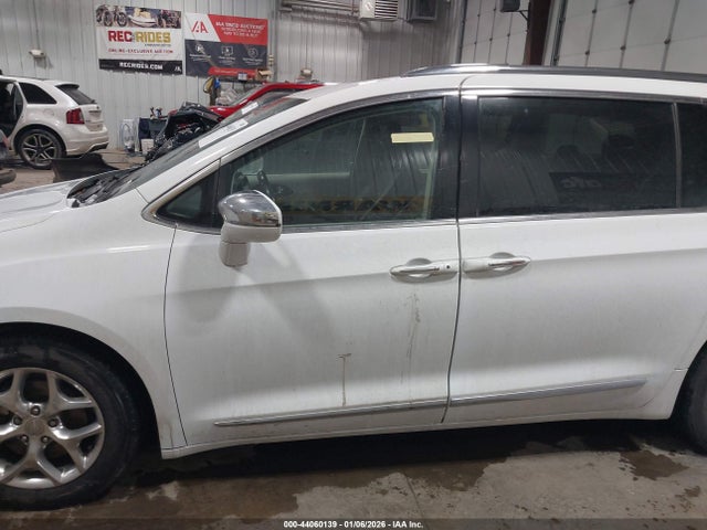 2C4RC1GG6LR242177 Chrysler Pacifica Limited