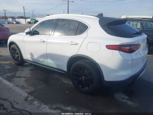 2018 ALFA ROMEO STELVIO ZASFAKAN7J7B83586 Photo 2