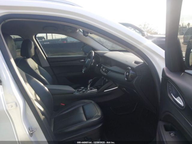 2018 ALFA ROMEO STELVIO ZASFAKAN7J7B83586 Photo 4