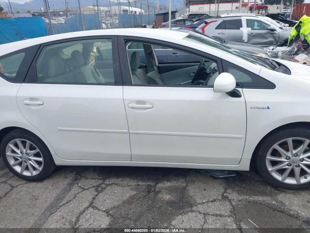 JTDZN3EU7E3356814 Toyota Prius V Five