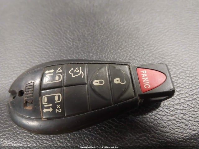2014 Chrysler Town & Country Touring მანქანა იყიდება აუქციონზე, vin: 2C4RC1BG7ER132944, აუქციონის ნომერი: 44060240
