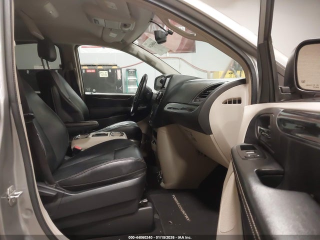 2014 Chrysler Town & Country Touring მანქანა იყიდება აუქციონზე, vin: 2C4RC1BG7ER132944, აუქციონის ნომერი: 44060240