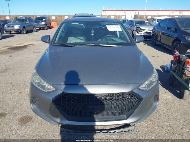 KMHD84LFXHU263016 Hyundai ELANTRA SE