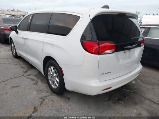 Chrysler Voyager Lx 2022 2C4RC1CG4NR218744 Image 3