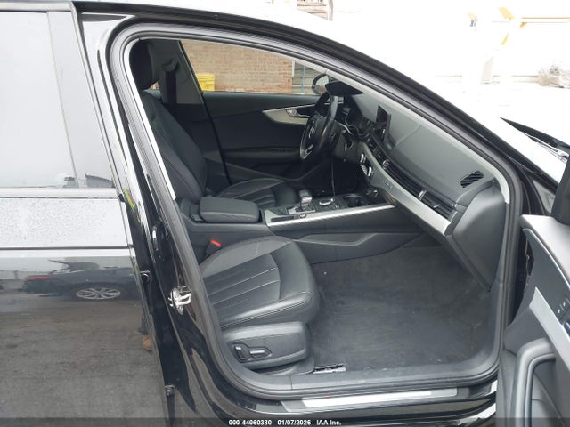 2017 AUDI A4 WAUANAF46HN002398 Photo 4