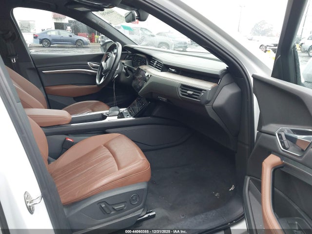 2019 AUDI E-TRON WA1LAAGE1KB023810 Photo 4