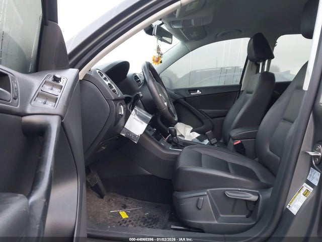 WVGAV7AX6GW597796 Volkswagen TIGUAN S