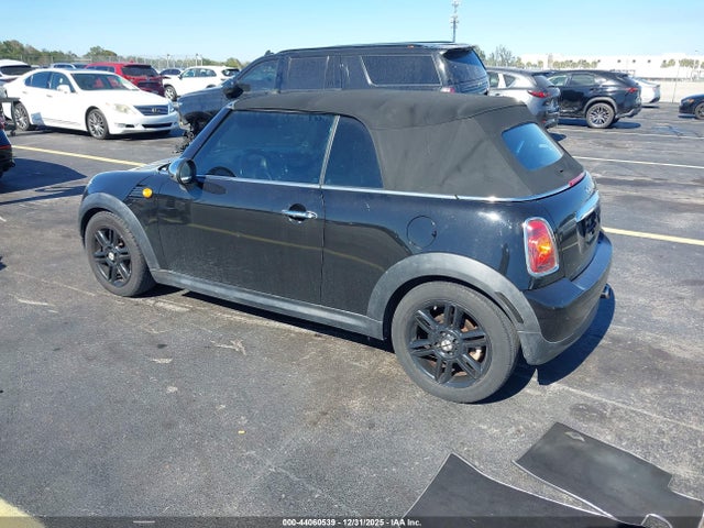 2010 MINI COOPER WMWMR3C54ATU98667 Photo 2