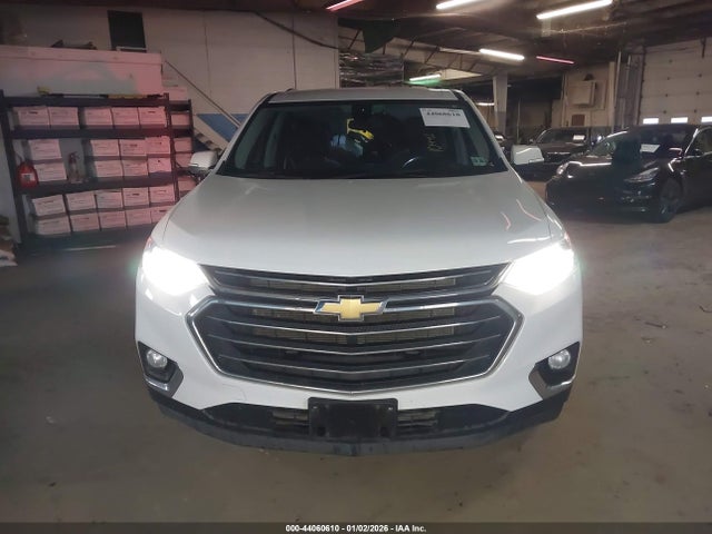 44060610 :رقم المزاد ، 1GNEVGKW3MJ256352 vin ، 2021 Chevrolet Traverse Awd Lt Cloth مزاد بيع