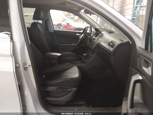 2019 VOLKSWAGEN TIGUAN 3VV3B7AX2KM071388 Photo 4