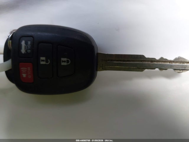 5YFBURHE3KP929898 Toyota COROLLA LE