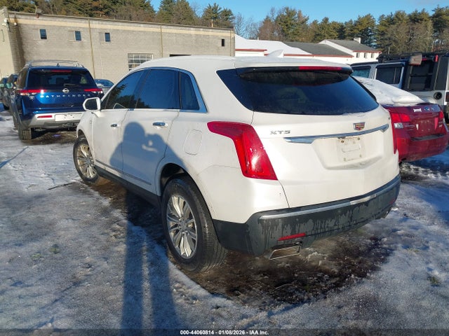 2017 CADILLAC XT5 1GYKNBRS0HZ234067 Photo 2