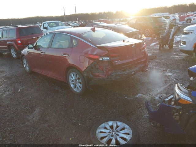 2018 KIA OPTIMA 5XXGT4L32JG199474 Photo 2