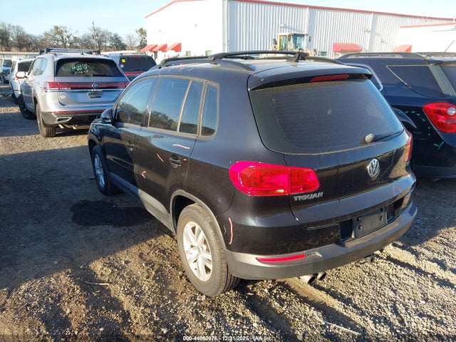 2017 VOLKSWAGEN TIGUAN WVGAV7AX4HK025750 Photo 2