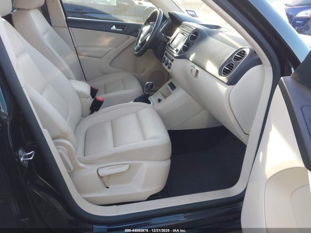 2017 VOLKSWAGEN TIGUAN WVGAV7AX4HK025750 Photo 4