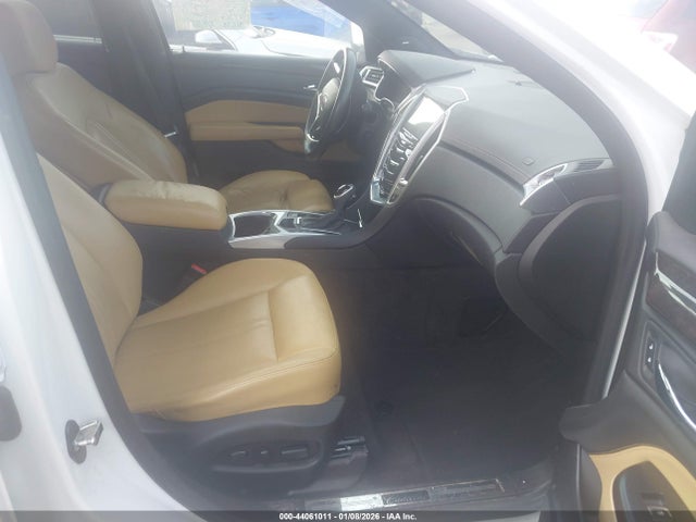 44061011 :رقم المزاد ، 3GYFNBE34FS607590 vin ، 2015 Cadillac Srx Luxury Collection مزاد بيع