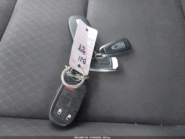 1C4RJFAG7KC785752 Jeep Grand Cherokee Laredo E 4x4