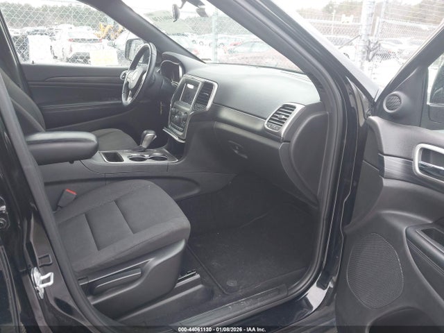 1C4RJFAG7KC785752 Jeep Grand Cherokee Laredo E 4x4