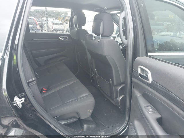 1C4RJFAG7KC785752 Jeep Grand Cherokee Laredo E 4x4
