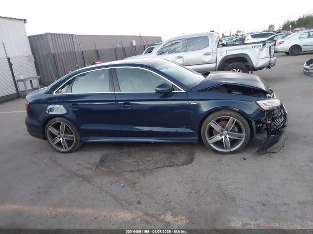 WAUJ8GFF8J1049392 Audi A3 2.0t Premium/2.0t Tech Premium