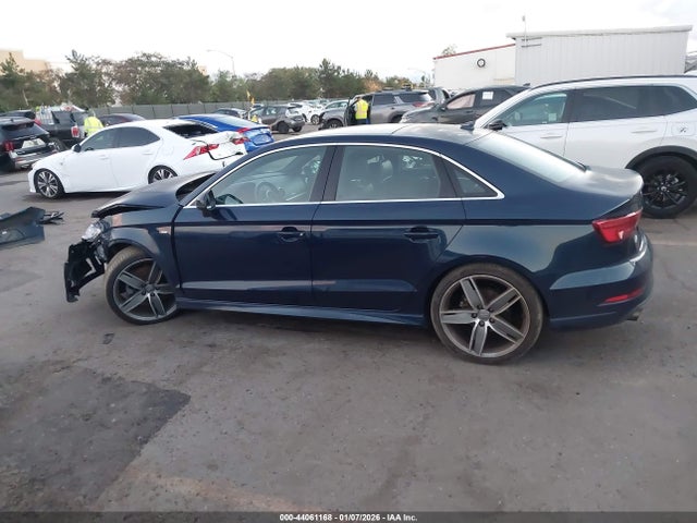 WAUJ8GFF8J1049392 Audi A3 2.0t Premium/2.0t Tech Premium