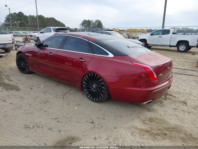 2011 JAGUAR XJ SAJWA2GE4BMV15276 Photo 2