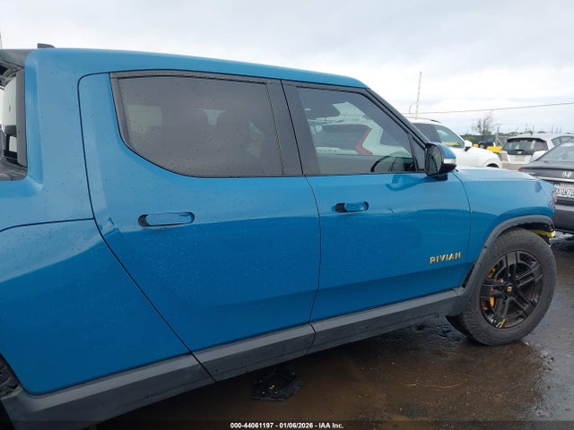 Rivian R1t Adventure 2022 7FCTGAAAXNN008360 Image 14