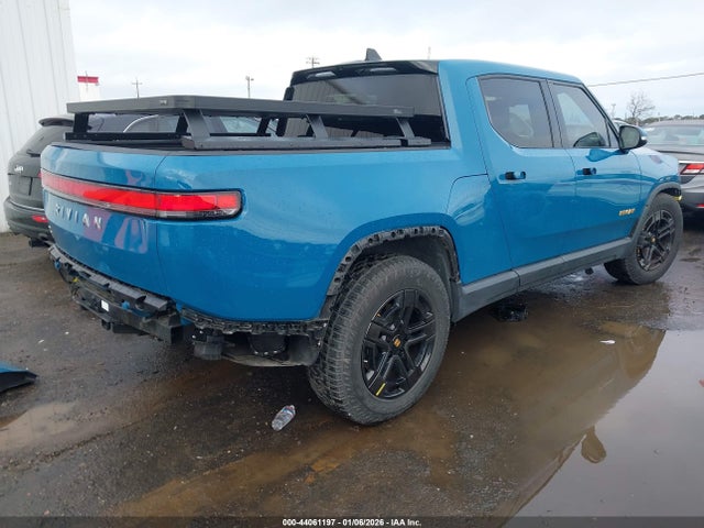 Rivian R1t Adventure 2022 7FCTGAAAXNN008360 Image 4
