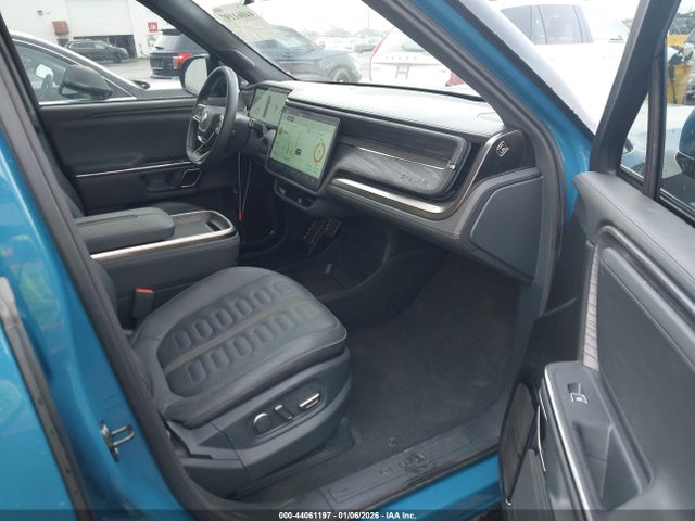 Rivian R1t Adventure 2022 7FCTGAAAXNN008360 Image 5
